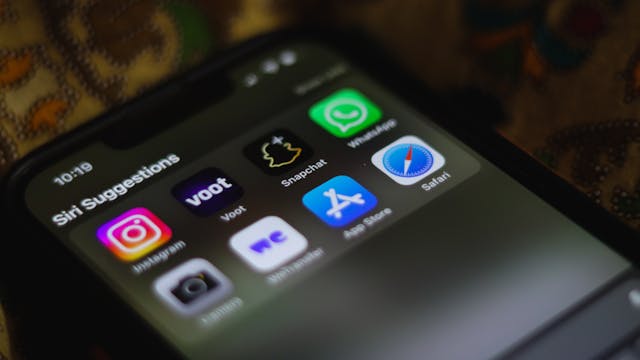 Siri 的告白：AI筆記從開創到落後，蘋果能否重返 AI 巔峰
