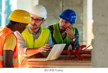 不是你跟不上 AI，而是你的思考沒有留下來：為什麼「AI語音筆記」正在重寫工作管理的底層規則